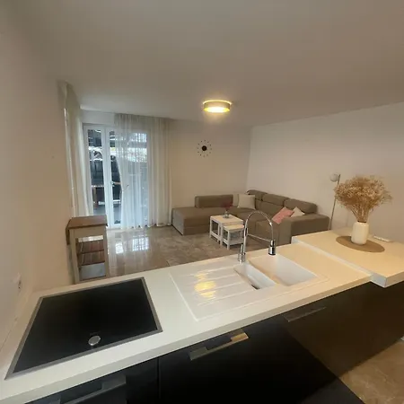 Daire Barrierefreie Luxuswohnung Mit Garten