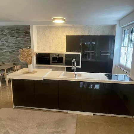 Barrierefreie Luxuswohnung Mit Garten Daire *