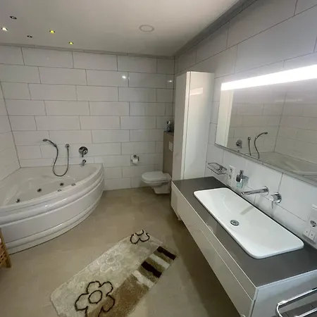 Barrierefreie Luxuswohnung Mit Garten